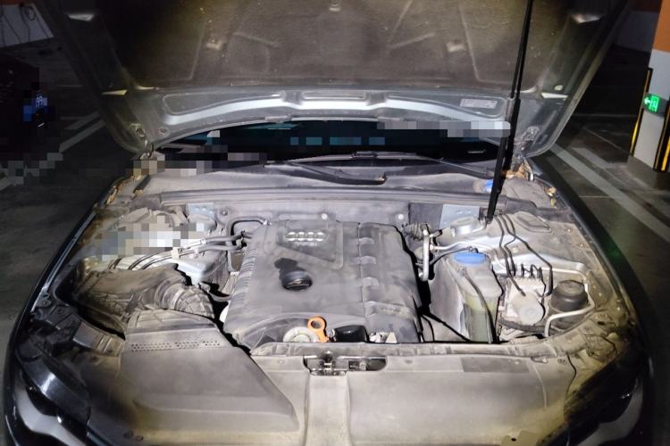Used Audi A4L 2012 2.0 TFSI automatic Comfort trim level Engine Bay