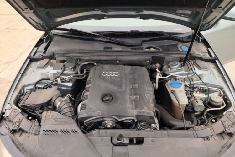 Used Audi A4L 2012 2.0 TFSI automatic Comfort trim level Engine Bay