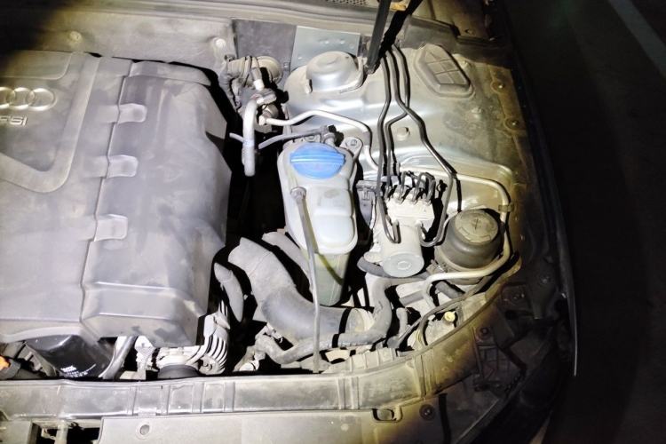 Used Audi A4L 2012 2.0 TFSI automatic Comfort trim level Engine Bay Left