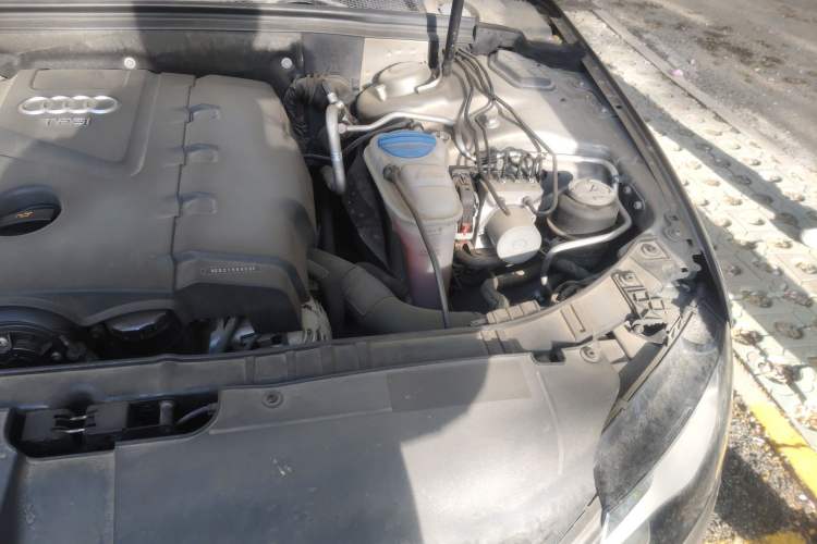 Used Audi A4L 2012 2.0 TFSI automatic Comfort trim level Engine Bay Left