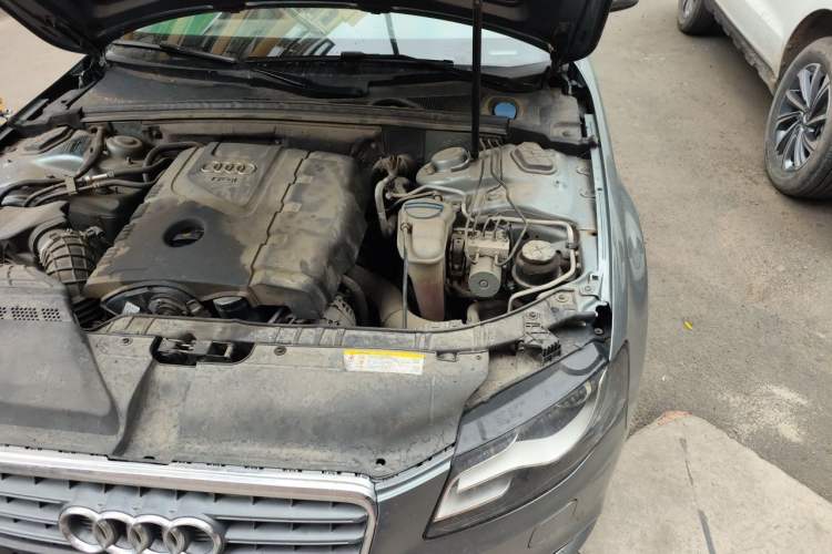 Used Audi A4L 2012 2.0 TFSI automatic Comfort trim level Engine Bay Left