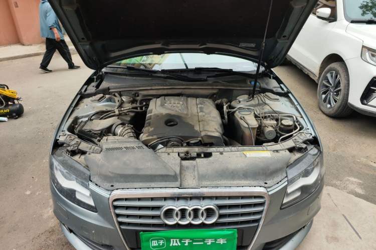 Used Audi A4L 2012 2.0 TFSI automatic Comfort trim level Engine Bay