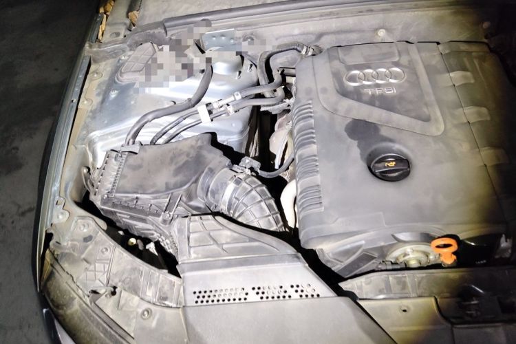 Used Audi A4L 2012 2.0 TFSI automatic Comfort trim level Engine Bay Right