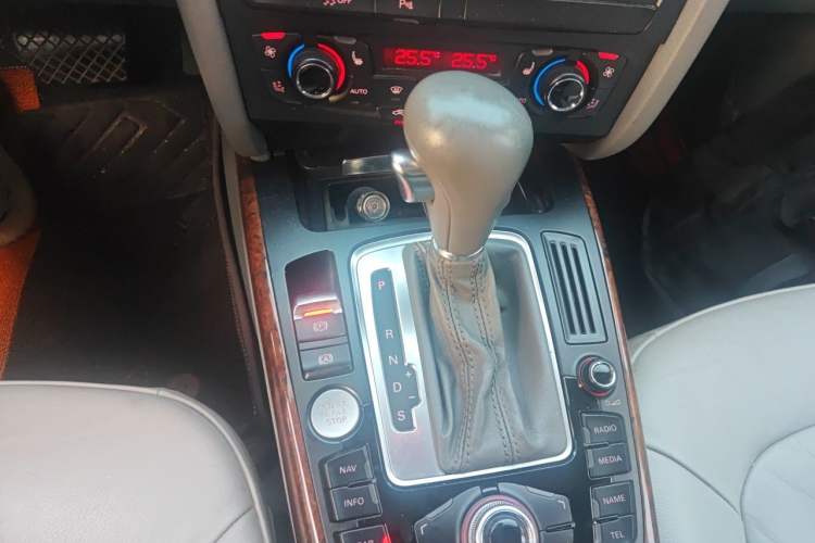 Used Audi A4L 2012 2.0 TFSI Automatic Technology Model Gear Lever
