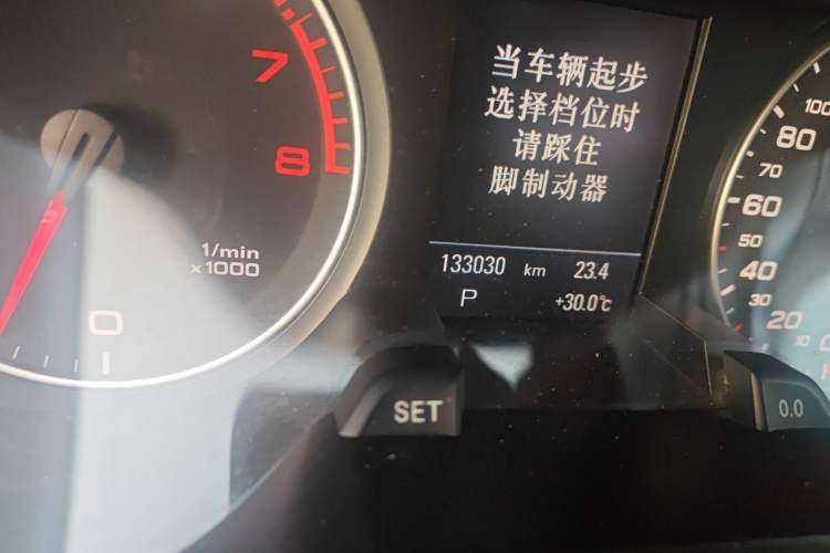 Used Audi A4L 2012 2.0 TFSI Automatic Technology Model Odometer Close Up