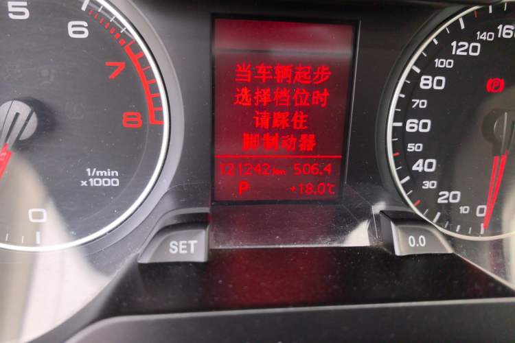 Used Audi A4L 2012 2.0 TFSI automatic Comfort trim level Odometer Close Up