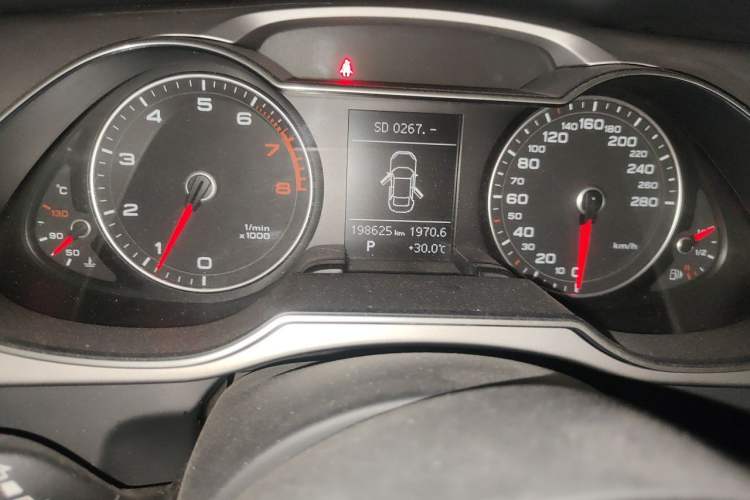 Used Audi A4L 2012 2.0 TFSI Automatic Technology Model Odometer Close Up