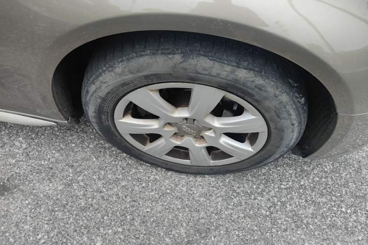 Used Audi A4L 2012 2.0 TFSI automatic standard version Right Front Wheel Hub