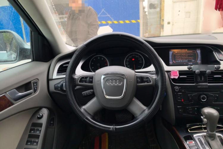 Used Audi A4L 2012 2.0 TFSI automatic Comfort trim level Steering Wheel