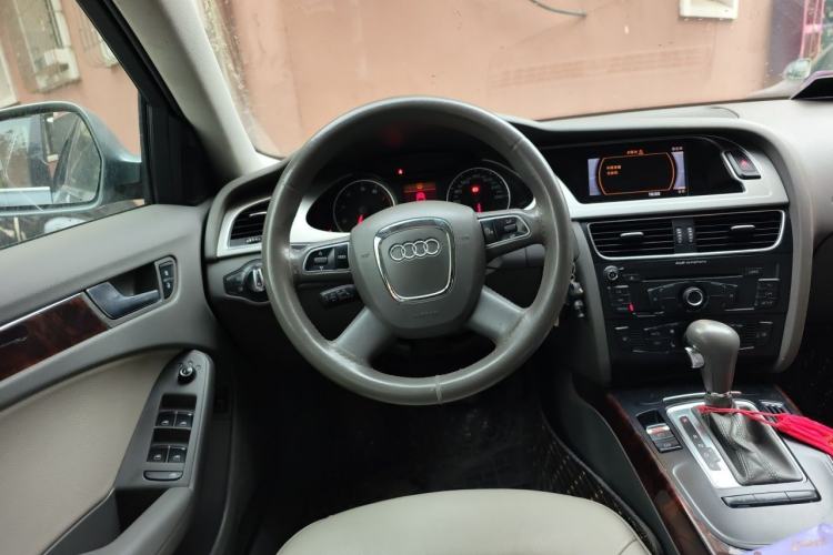 Used Audi A4L 2012 2.0 TFSI automatic Comfort trim level Steering Wheel