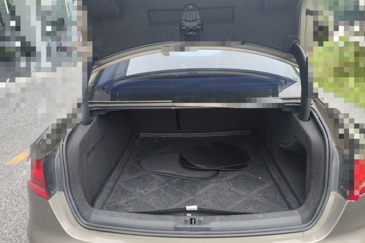 Used Audi A4L 2012 2.0 TFSI automatic standard version Trunk