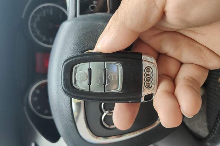 Used Audi A4L 2012 2.0 TFSI automatic standard version Vehicle Key