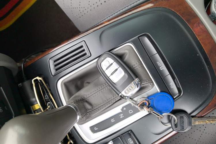 Used Audi A4L 2012 2.0 TFSI automatic Comfort trim level Vehicle Key