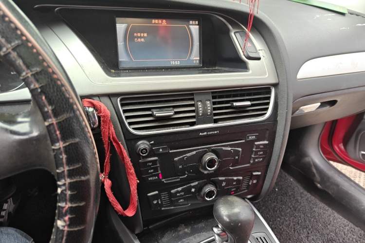 Used Audi A4L 2012 2.0 TFSI automatic standard version Audio And AC Panel