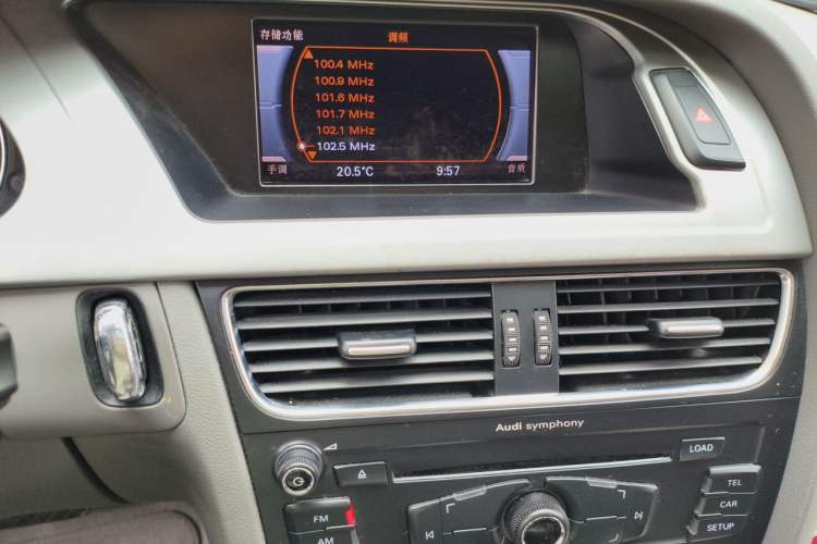 Used Audi A4L 2012 2.0 TFSI automatic Comfort trim level Audio And AC Panel