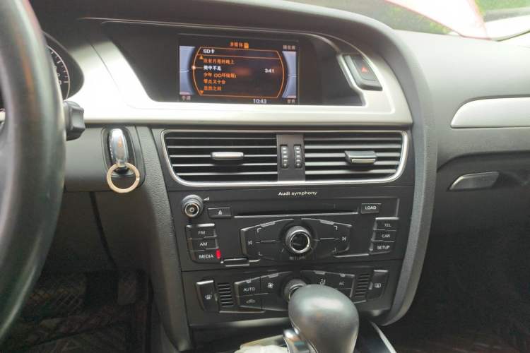 Used Audi A4L 2012 2.0 TFSI automatic standard version Audio And AC Panel