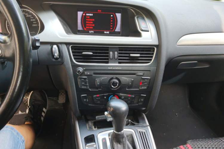 Used Audi A4L 2012 2.0 TFSI automatic sporty version Audio And AC Panel