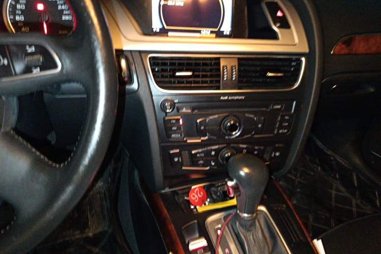 Used Audi A4L 2012 2.0 TFSI automatic sporty version Audio And AC Panel