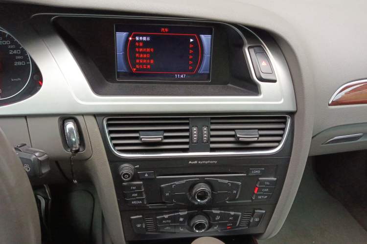 Used Audi A4L 2012 2.0 TFSI automatic Comfort trim level Audio And AC Panel