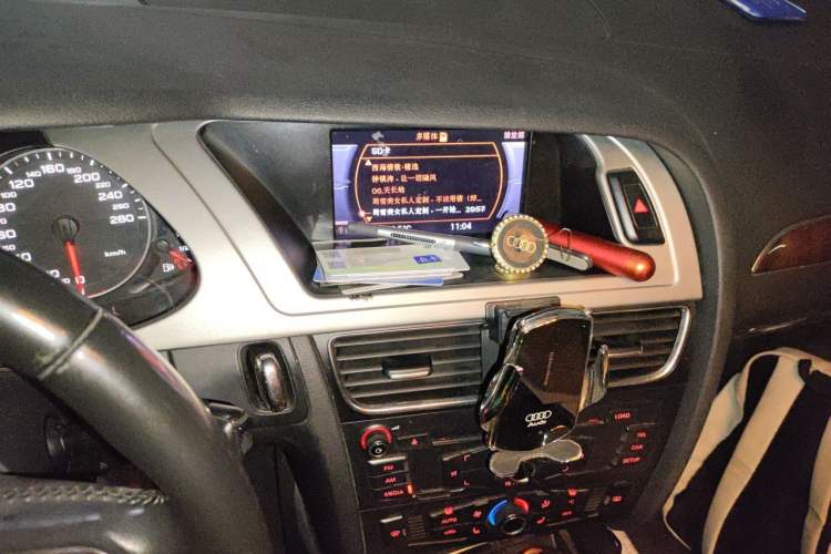 Used Audi A4L 2012 2.0 TFSI automatic Comfort trim level Audio And AC Panel