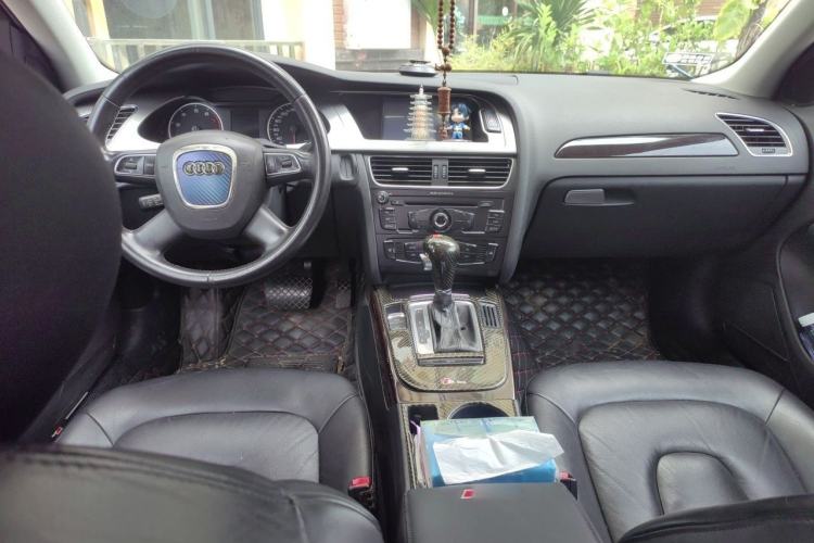 Used Audi A4L 2012 2.0 TFSI automatic standard version Center Console