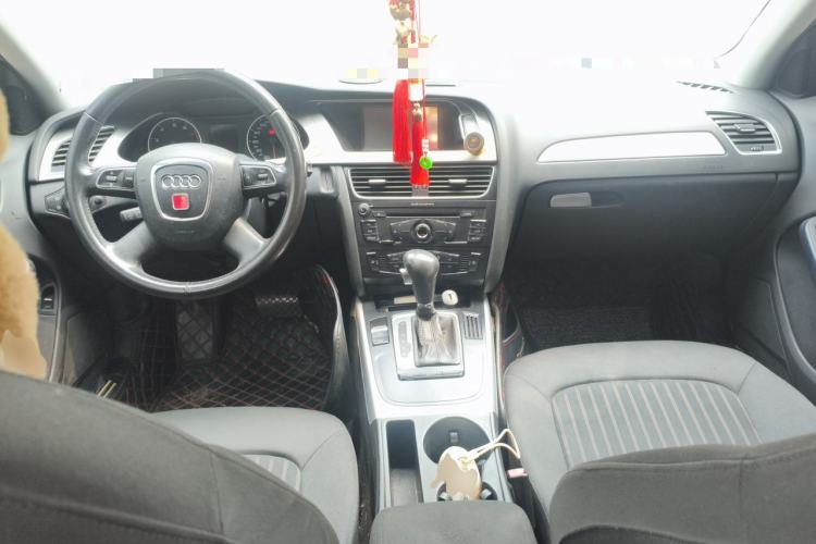 Used Audi A4L 2012 2.0 TFSI automatic standard version Center Console