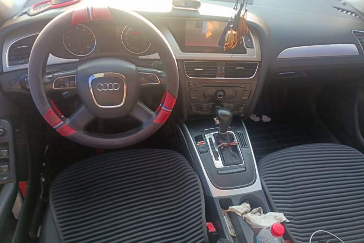 Used Audi A4L 2012 2.0 TFSI automatic standard version Center Console