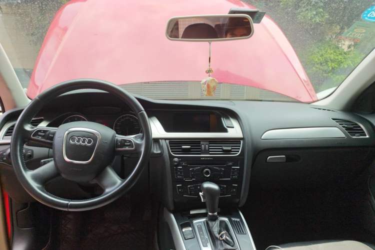 Used Audi A4L 2012 2.0 TFSI automatic standard version Center Console