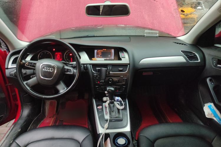 Used Audi A4L 2012 2.0 TFSI automatic standard version Center Console
