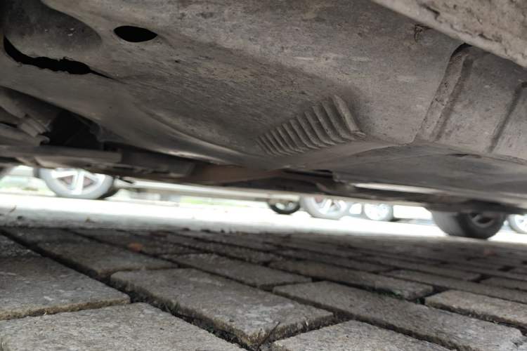 Used Audi A4L 2012 2.0 TFSI automatic standard version Chassis Front Left