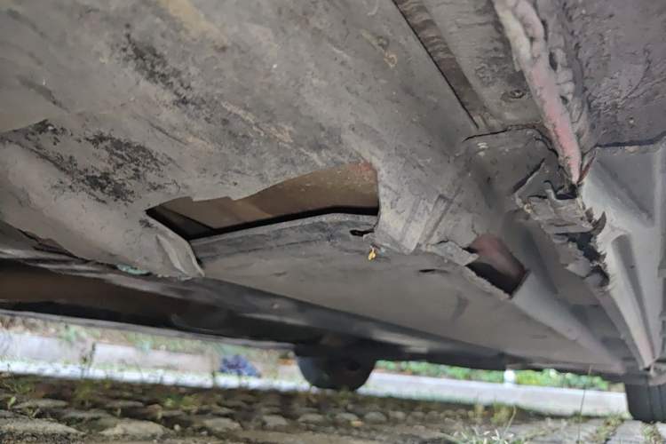 Used Audi A4L 2012 2.0 TFSI automatic standard version Chassis Front Left
