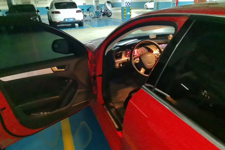 Used Audi A4L 2012 2.0 TFSI automatic Comfort trim level Driver Seat