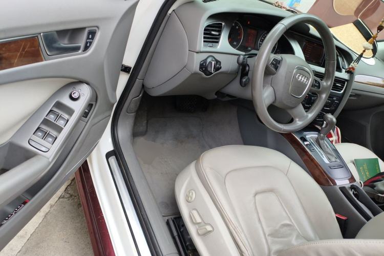 Used Audi A4L 2012 2.0 TFSI automatic Comfort trim level Driver Seat