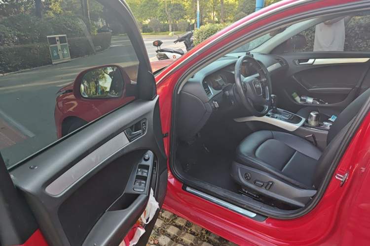 Used Audi A4L 2012 2.0 TFSI automatic standard version Driver Seat