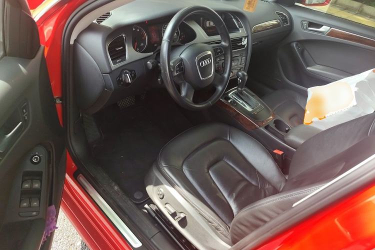 Used Audi A4L 2012 2.0 TFSI automatic Comfort trim level Driver Seat
