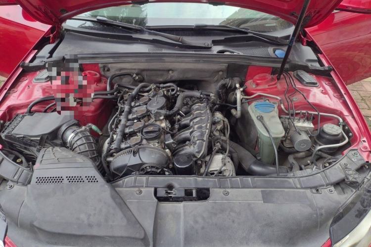 Used Audi A4L 2012 2.0 TFSI automatic standard version Engine Bay