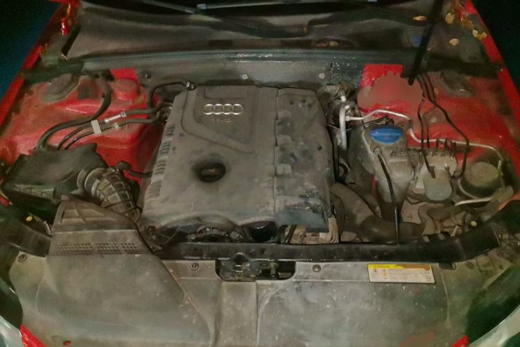 Used Audi A4L 2012 2.0 TFSI automatic Comfort trim level Engine Bay