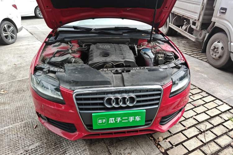 Used Audi A4L 2012 2.0 TFSI automatic standard version Engine Bay
