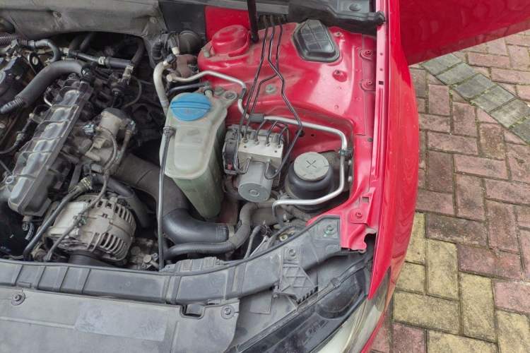 Used Audi A4L 2012 2.0 TFSI automatic standard version Engine Bay Left