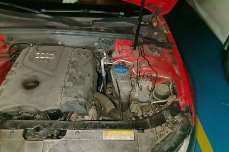 Used Audi A4L 2012 2.0 TFSI automatic Comfort trim level Engine Bay Left