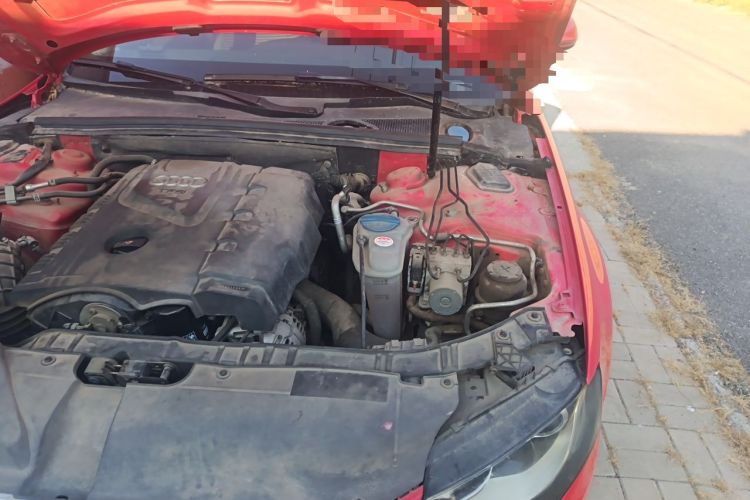 Used Audi A4L 2012 2.0 TFSI automatic standard version Engine Bay Left