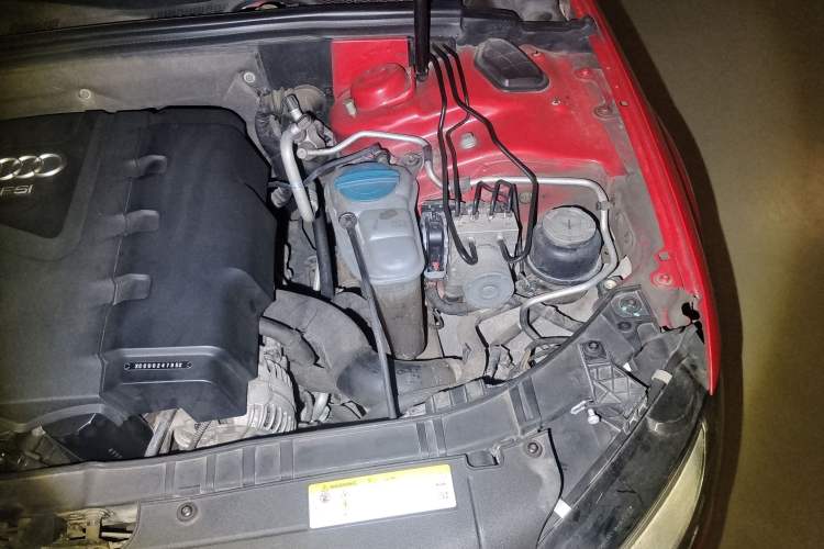 Used Audi A4L 2012 1.8 TFSI Automatic Comfort Model Engine Bay Left