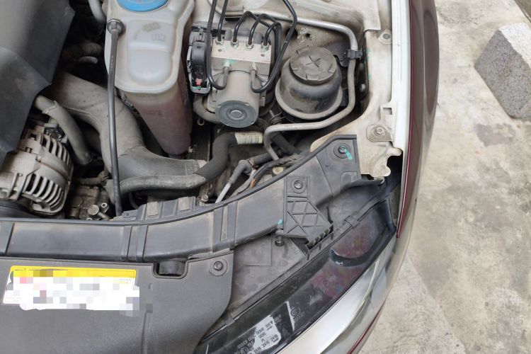 Used Audi A4L 2012 2.0 TFSI automatic Comfort trim level Engine Bay Left