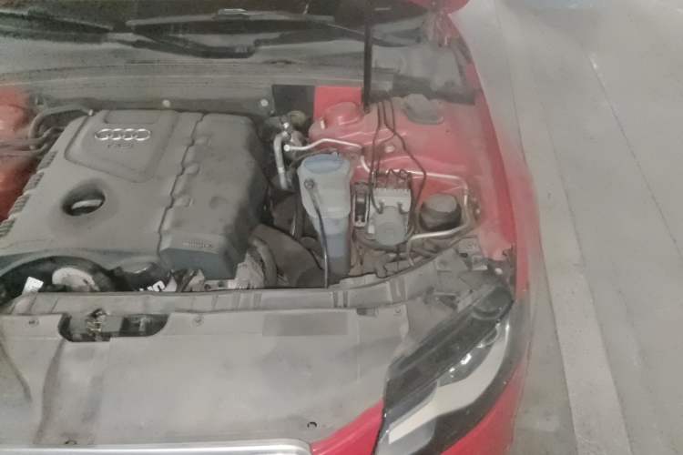 Used Audi A4L 2012 2.0 TFSI automatic Comfort trim level Engine Bay Left