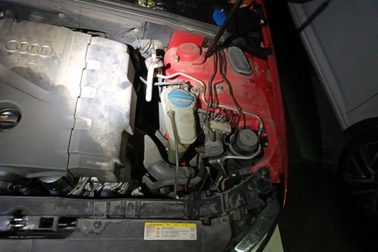 Used Audi A4L 2012 2.0 TFSI automatic sporty version Engine Bay Left