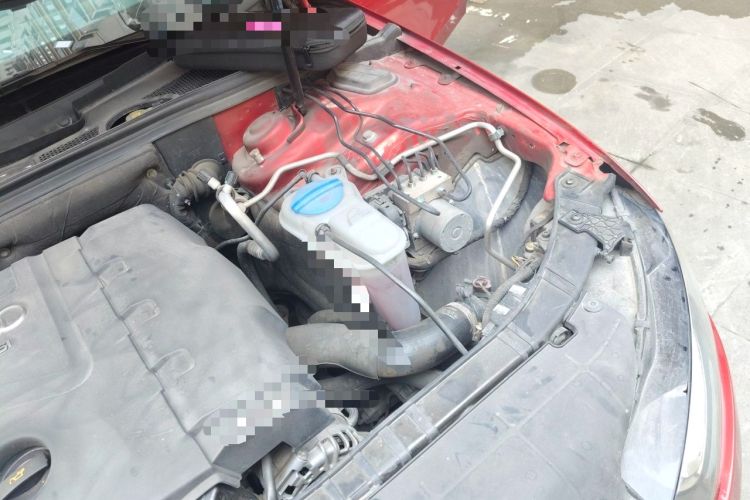 Used Audi A4L 2012 2.0 TFSI automatic Comfort trim level Engine Bay Left