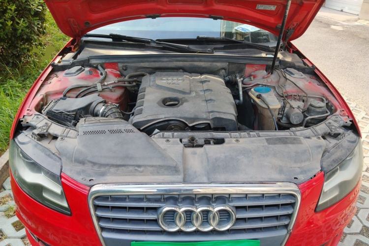 Used Audi A4L 2012 2.0 TFSI automatic sporty version Engine Bay