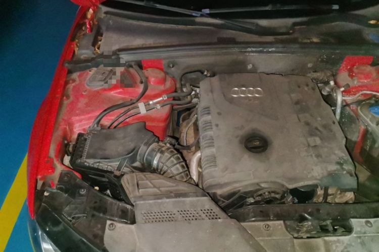 Used Audi A4L 2012 2.0 TFSI automatic Comfort trim level Engine Bay Right