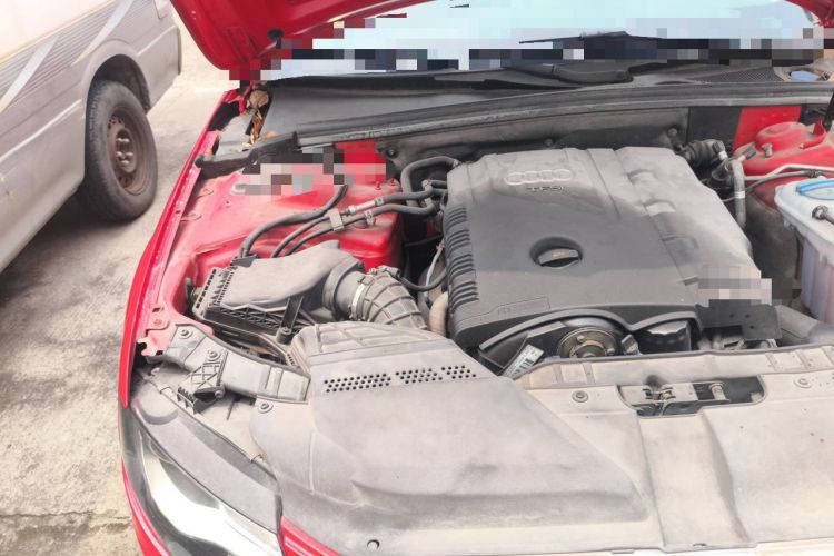 Used Audi A4L 2012 2.0 TFSI automatic standard version Engine Bay Right