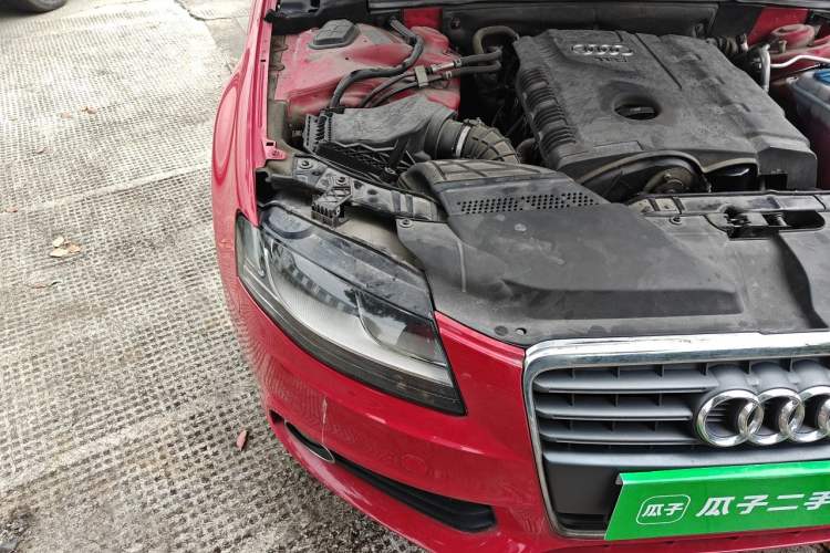 Used Audi A4L 2012 2.0 TFSI automatic standard version Engine Bay Right
